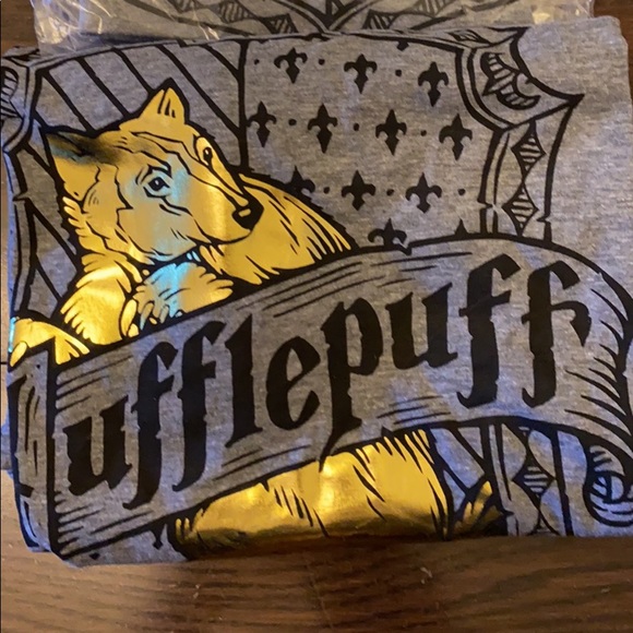 NEW Hufflepuff t-shirt (M) - Picture 2 of 5